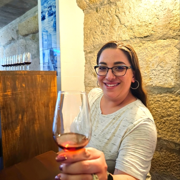 Meet your Posher, Stephanie - Picture 7 of 8